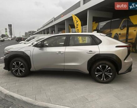 Бежевый Тойота bZ4X, объемом двигателя 0 л и пробегом 1 тыс. км за 27500 $, фото 5 на Automoto.ua