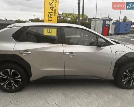 Бежевый Тойота bZ4X, объемом двигателя 0 л и пробегом 1 тыс. км за 27500 $, фото 3 на Automoto.ua
