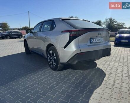Бежевый Тойота bZ4X, объемом двигателя 0 л и пробегом 1 тыс. км за 31500 $, фото 4 на Automoto.ua