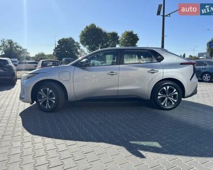 Бежевый Тойота bZ4X, объемом двигателя 0 л и пробегом 1 тыс. км за 31500 $, фото 5 на Automoto.ua