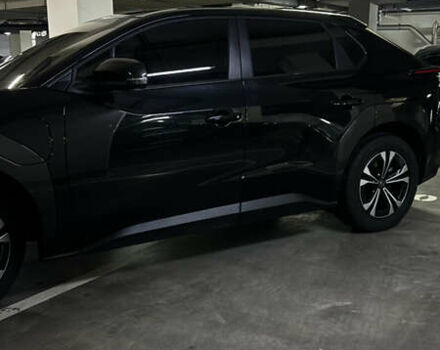 Черный Тойота bZ4X, объемом двигателя 0 л и пробегом 44 тыс. км за 21500 $, фото 2 на Automoto.ua