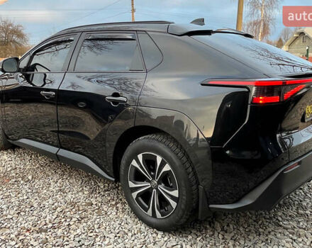 Черный Тойота bZ4X, объемом двигателя 0 л и пробегом 42 тыс. км за 24999 $, фото 4 на Automoto.ua