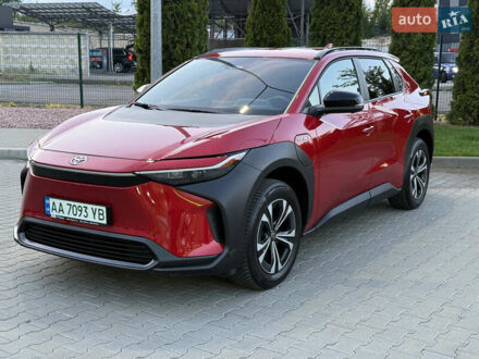 Тойота bZ4X 2023 у Києві на Automoto.ua Червоний Тойота bZ4X, об'ємом двигуна 0 л та пробігом 13 тис. км за 25000 $, фото 1 на Automoto.ua