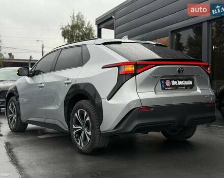 Серый Тойота bZ4X, объемом двигателя 0 л и пробегом 30 тыс. км за 28500 $, фото 4 на Automoto.ua