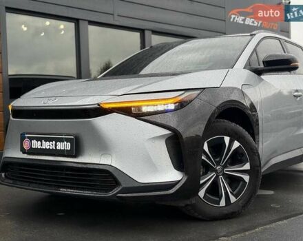 Серый Тойота bZ4X, объемом двигателя 0 л и пробегом 30 тыс. км за 28500 $, фото 1 на Automoto.ua