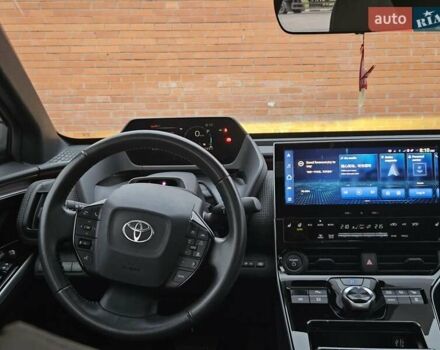 Серый Тойота bZ4X, объемом двигателя 0 л и пробегом 33 тыс. км за 23700 $, фото 2 на Automoto.ua