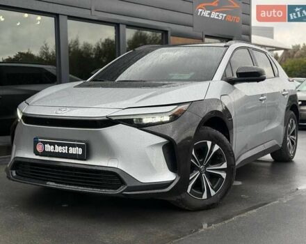 Серый Тойота bZ4X, объемом двигателя 0 л и пробегом 30 тыс. км за 28500 $, фото 2 на Automoto.ua