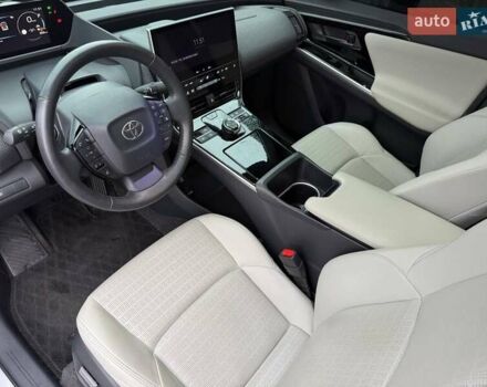 Сірий Тойота bZ4X, об'ємом двигуна 0 л та пробігом 30 тис. км за 29000 $, фото 28 на Automoto.ua
