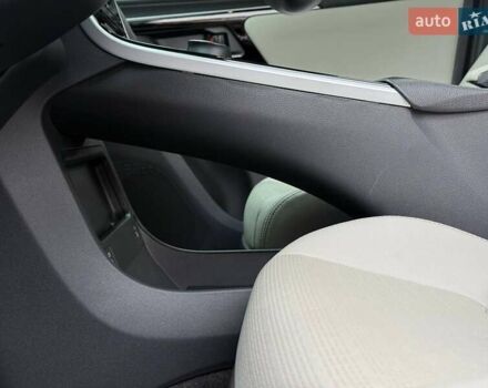 Серый Тойота bZ4X, объемом двигателя 0 л и пробегом 30 тыс. км за 28500 $, фото 27 на Automoto.ua