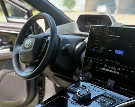 Сірий Тойота bZ4X, об'ємом двигуна 0 л та пробігом 40 тис. км за 24300 $, фото 2 на Automoto.ua