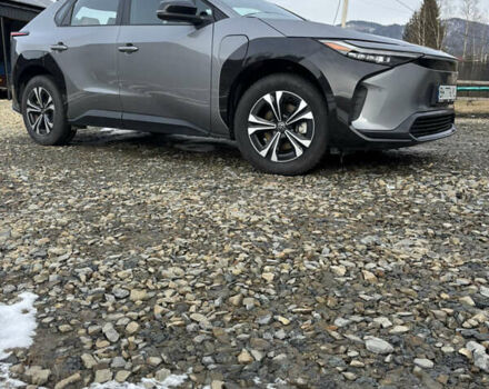 Серый Тойота bZ4X, объемом двигателя 0 л и пробегом 37 тыс. км за 25000 $, фото 2 на Automoto.ua