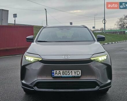 Серый Тойота bZ4X, объемом двигателя 0 л и пробегом 33 тыс. км за 23700 $, фото 1 на Automoto.ua