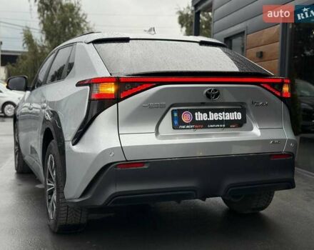 Серый Тойота bZ4X, объемом двигателя 0 л и пробегом 30 тыс. км за 28500 $, фото 5 на Automoto.ua