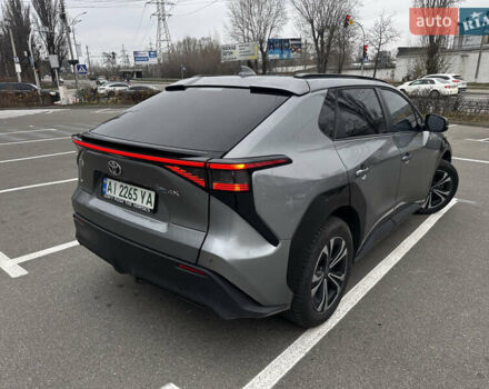 Серый Тойота bZ4X, объемом двигателя 0 л и пробегом 49 тыс. км за 24500 $, фото 4 на Automoto.ua