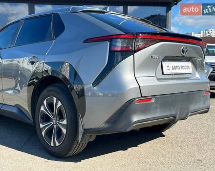 Серый Тойота bZ4X, объемом двигателя 0 л и пробегом 27 тыс. км за 24490 $, фото 5 на Automoto.ua