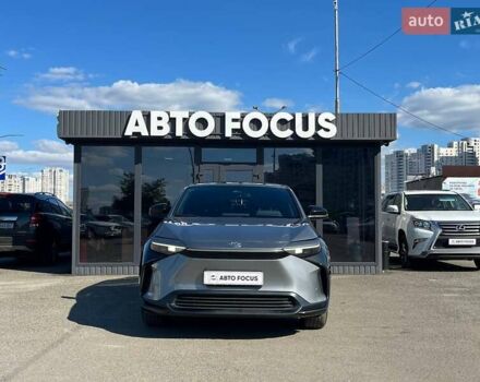 Серый Тойота bZ4X, объемом двигателя 0 л и пробегом 27 тыс. км за 24490 $, фото 2 на Automoto.ua