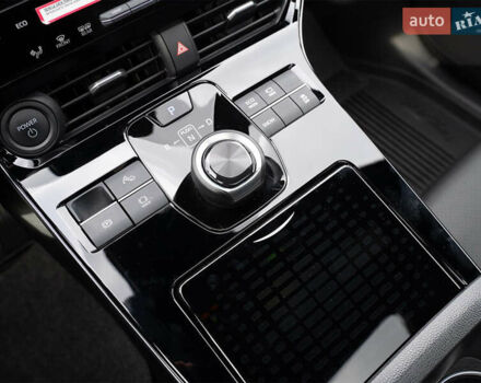 Серый Тойота bZ4X, объемом двигателя 0 л и пробегом 2 тыс. км за 28900 $, фото 42 на Automoto.ua