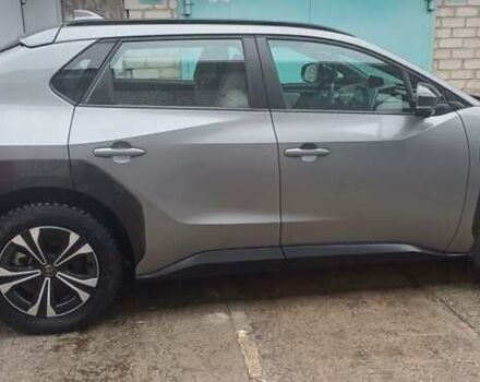 Сірий Тойота bZ4X, об'ємом двигуна 0 л та пробігом 28 тис. км за 26000 $, фото 1 на Automoto.ua