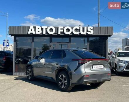 Серый Тойота bZ4X, объемом двигателя 0 л и пробегом 27 тыс. км за 24490 $, фото 4 на Automoto.ua