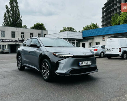Сірий Тойота bZ4X, об'ємом двигуна 0 л та пробігом 11 тис. км за 24200 $, фото 2 на Automoto.ua