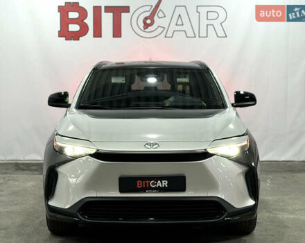 Серый Тойота bZ4X, объемом двигателя 0 л и пробегом 76 тыс. км за 26300 $, фото 4 на Automoto.ua