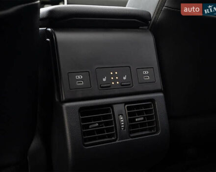 Серый Тойота bZ4X, объемом двигателя 0 л и пробегом 2 тыс. км за 28900 $, фото 14 на Automoto.ua