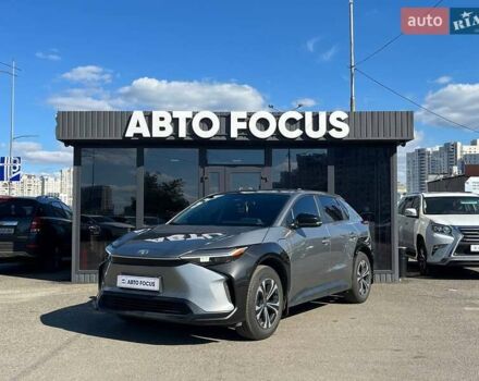 Серый Тойота bZ4X, объемом двигателя 0 л и пробегом 27 тыс. км за 24490 $, фото 3 на Automoto.ua