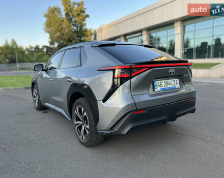 Серый Тойота bZ4X, объемом двигателя 0 л и пробегом 50 тыс. км за 24500 $, фото 5 на Automoto.ua