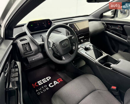 Серый Тойота bZ4X, объемом двигателя 0 л и пробегом 75 тыс. км за 28000 $, фото 30 на Automoto.ua