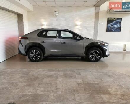 Серый Тойота bZ4X, объемом двигателя 0 л и пробегом 1 тыс. км за 28000 $, фото 2 на Automoto.ua
