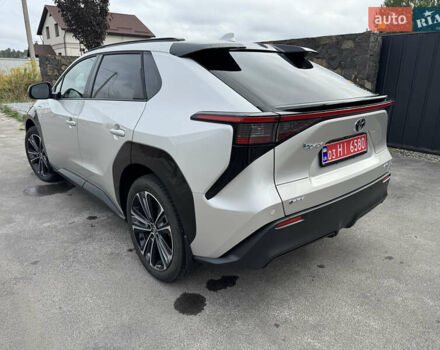 Серый Тойота bZ4X, объемом двигателя 0 л и пробегом 5 тыс. км за 28500 $, фото 3 на Automoto.ua