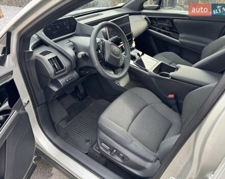 Серый Тойота bZ4X, объемом двигателя 0 л и пробегом 5 тыс. км за 28500 $, фото 13 на Automoto.ua