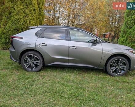 Серый Тойота bZ4X, объемом двигателя 0 л и пробегом 47 тыс. км за 29999 $, фото 6 на Automoto.ua
