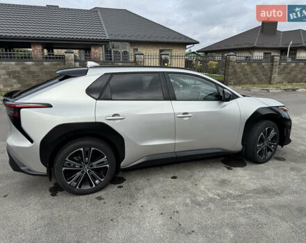 Серый Тойота bZ4X, объемом двигателя 0 л и пробегом 5 тыс. км за 28500 $, фото 7 на Automoto.ua