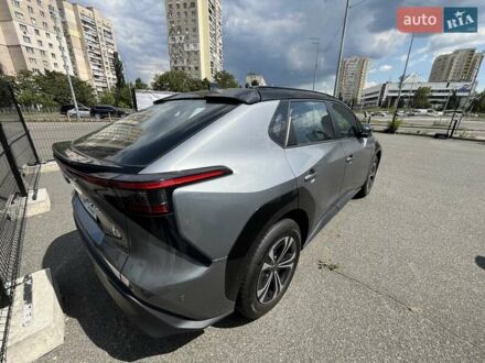 Тойота bZ4X 2022 у Києві на Automoto.ua Сірий Тойота bZ4X, об'ємом двигуна 0 л та пробігом 18 тис. км за 24900 $, фото 1 на Automoto.ua