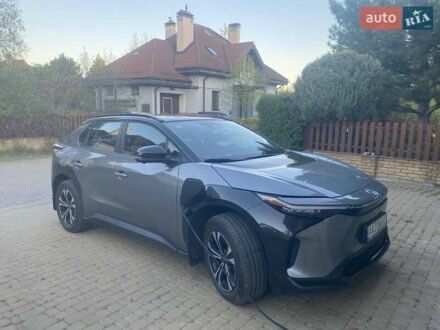 Тойота bZ4X 2022 в Киеве на Automoto.ua Серый Тойота bZ4X, объемом двигателя 0 л и пробегом 40 тыс. км за 21999 $, фото 1 на Automoto.ua