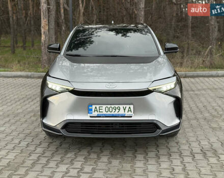 Сірий Тойота bZ4X, об'ємом двигуна 0 л та пробігом 1 тис. км за 26000 $, фото 1 на Automoto.ua