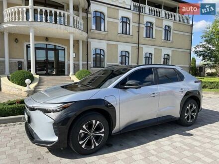 Тойота bZ4X 2022 у Сарнах на Automoto.ua Сірий Тойота bZ4X, об'ємом двигуна 0 л та пробігом 10 тис. км за 26000 $, фото 1 на Automoto.ua
