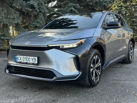 Сірий Тойота bZ4X, об'ємом двигуна 0 л та пробігом 38 тис. км за 25500 $, фото 1 на Automoto.ua