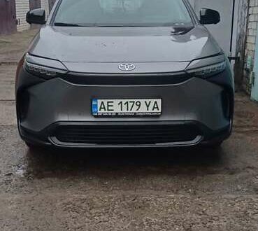 Сірий Тойота bZ4X, об'ємом двигуна 0 л та пробігом 28 тис. км за 26000 $, фото 1 на Automoto.ua