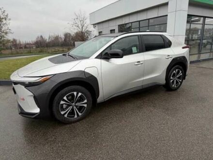 Серый Тойота bZ4X, объемом двигателя 0 л и пробегом 31 тыс. км за 23700 $, фото 1 на Automoto.ua
