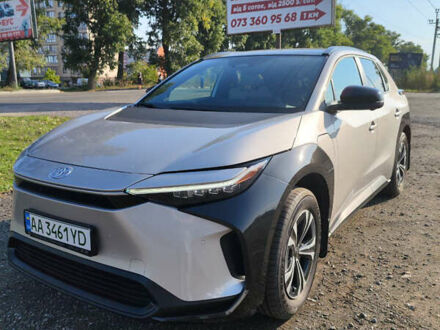Серый Тойота bZ4X, объемом двигателя 0 л и пробегом 53 тыс. км за 25500 $, фото 1 на Automoto.ua