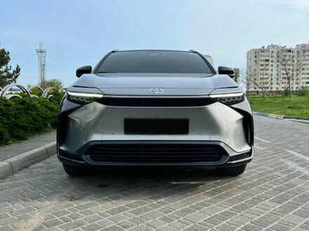Сірий Тойота bZ4X, об'ємом двигуна 0 л та пробігом 5 тис. км за 30800 $, фото 1 на Automoto.ua
