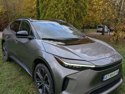 Серый Тойота bZ4X, объемом двигателя 0 л и пробегом 47 тыс. км за 29999 $, фото 1 на Automoto.ua