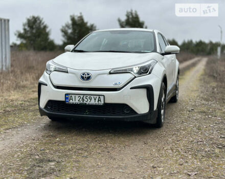 Белый Тойота C-HR EV, объемом двигателя 0 л и пробегом 25 тыс. км за 18990 $, фото 4 на Automoto.ua