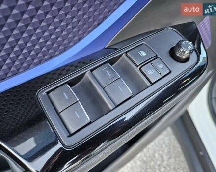 Белый Тойота C-HR EV, объемом двигателя 0 л и пробегом 62 тыс. км за 18800 $, фото 45 на Automoto.ua