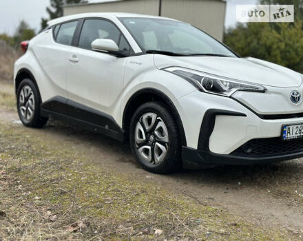 Белый Тойота C-HR EV, объемом двигателя 0 л и пробегом 25 тыс. км за 18990 $, фото 6 на Automoto.ua