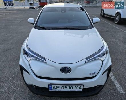 Белый Тойота C-HR EV, объемом двигателя 0 л и пробегом 62 тыс. км за 18800 $, фото 10 на Automoto.ua