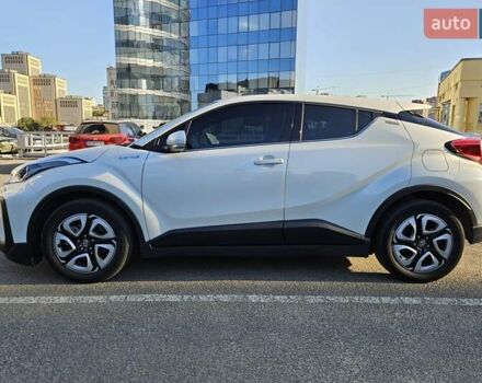Белый Тойота C-HR EV, объемом двигателя 0 л и пробегом 62 тыс. км за 18800 $, фото 2 на Automoto.ua