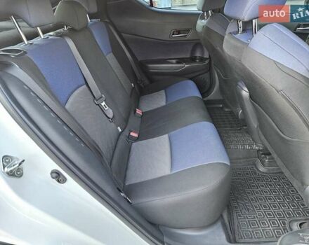 Белый Тойота C-HR EV, объемом двигателя 0 л и пробегом 62 тыс. км за 18800 $, фото 28 на Automoto.ua
